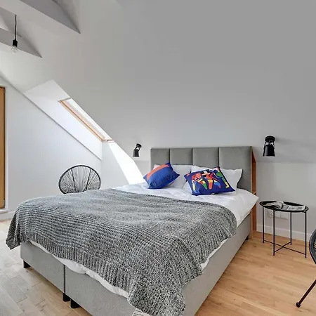 Equus מלון דירות 4*