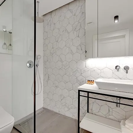 Equus מלון דירות 4*